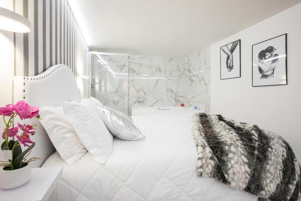 My Piazza Navona Jacuzzi Suite -Topcollection Rome Exterior photo